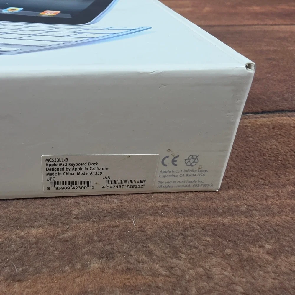 Apple iPad Keyboard Dock A1359 White Silver Good 30-Pin Connector MC359LL/A